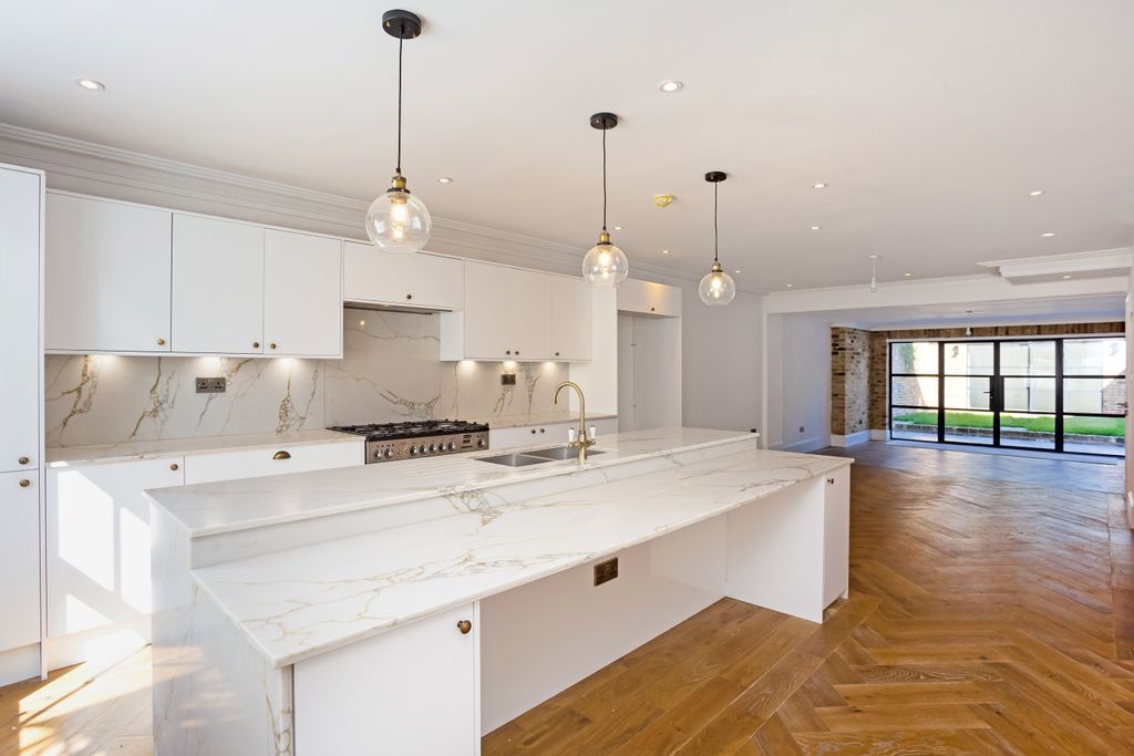 Property photo 3 of 25