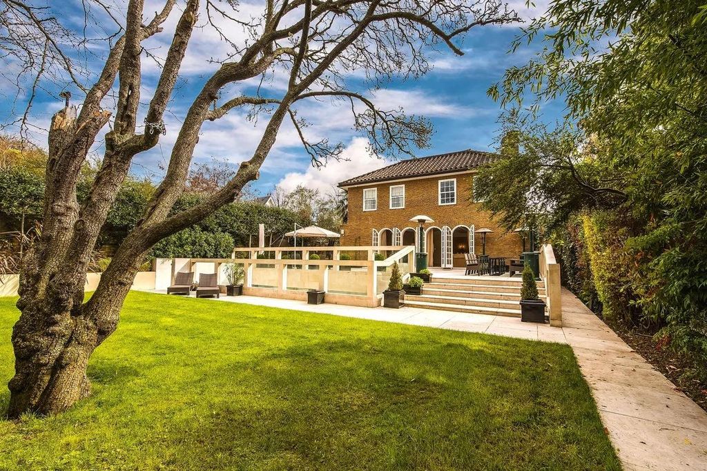 Property photo 1 of 25 22 Marlborugh Place.Jpg