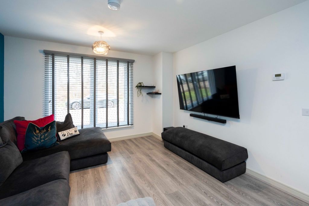 Property photo 3 of 32 4661966