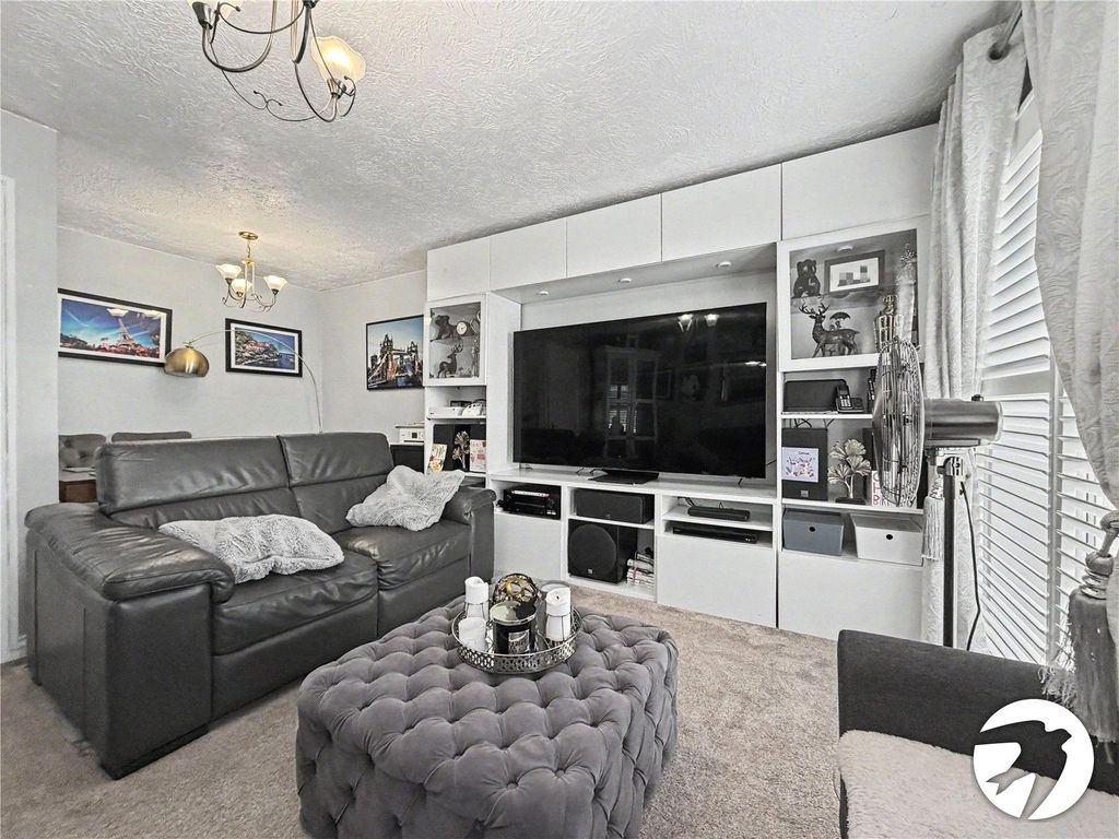 Property photo 2 of 16 Lounge