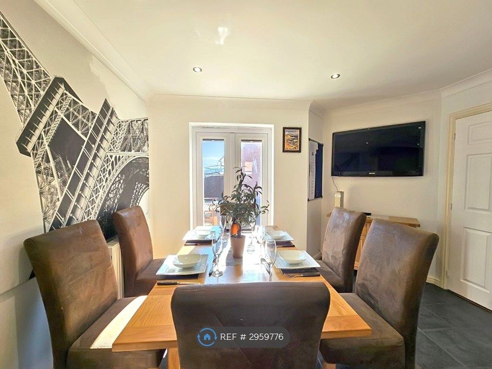 Property photo 2 of 35