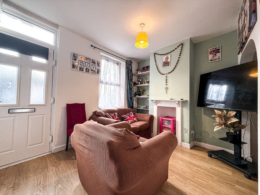 Property photo 2 of 10 4702355