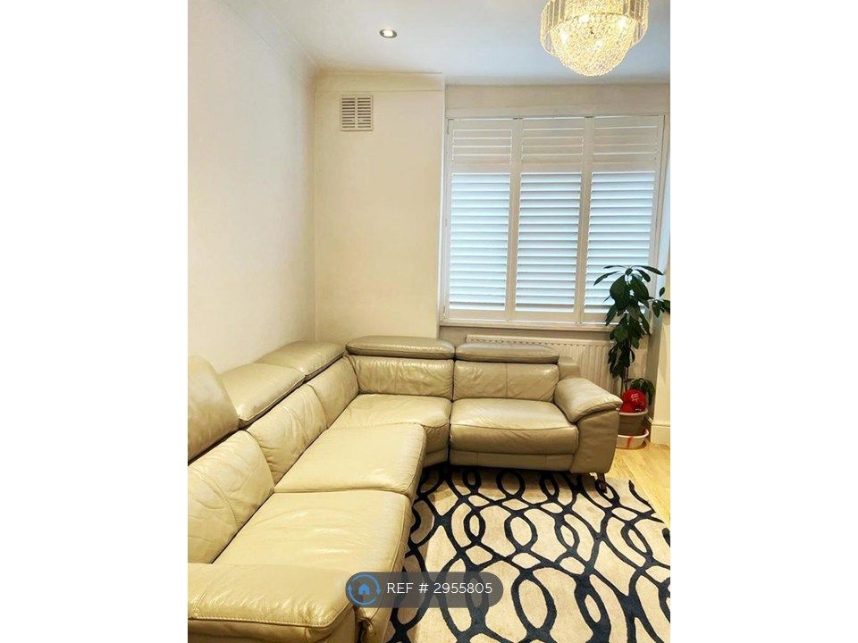 Property photo 2 of 16 Living Room