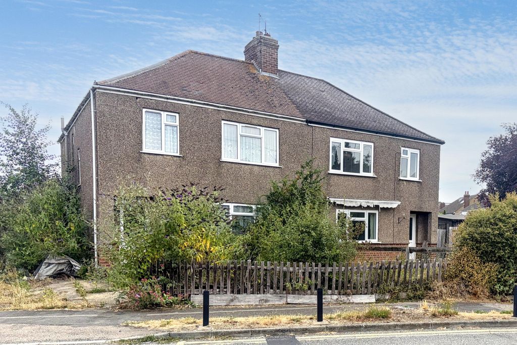 Property photo 1 of 40 217 Windsor Street Mk12 5Ds & 84 Gloucester Road, Wolverton, Milton Keynes, Mk12 5DX