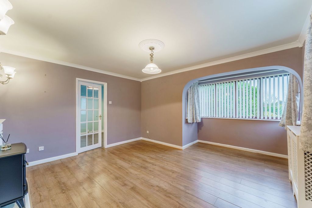 Property photo 3 of 28