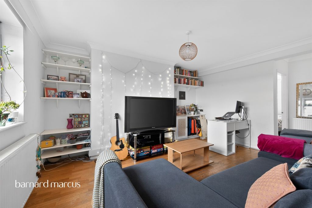 Property photo 3 of 28