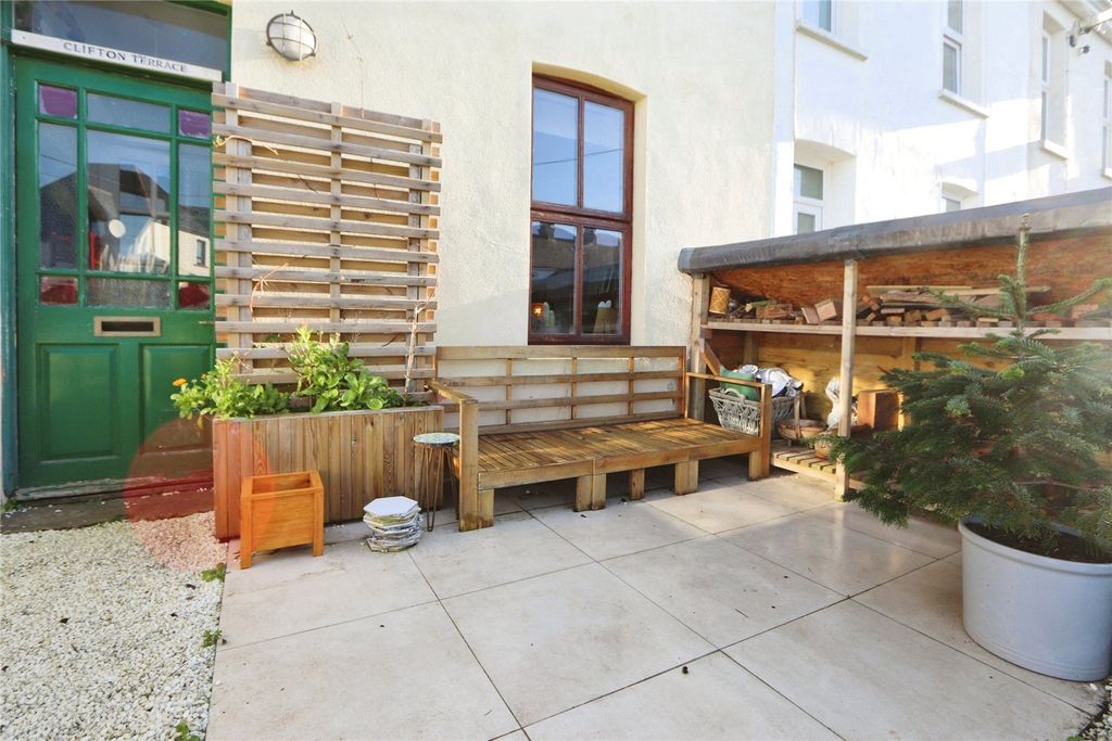 Property photo 2 of 23 Picture No. 01