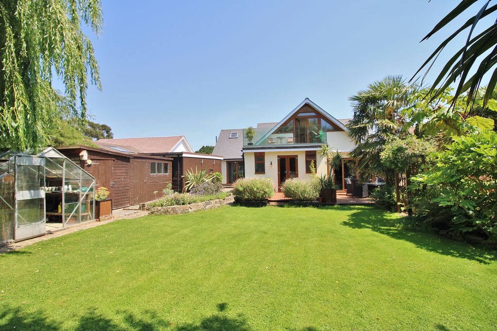 Property photo 3 of 36