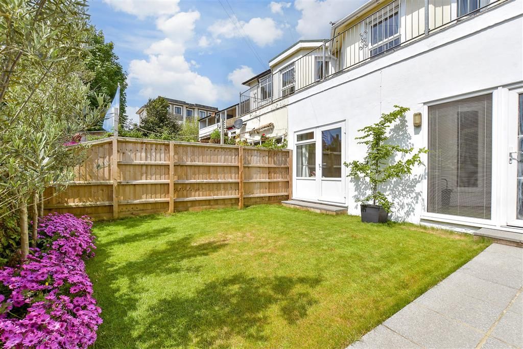 Property photo 3 of 10 Front Garden
