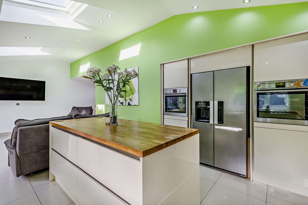 Property photo 3 of 17