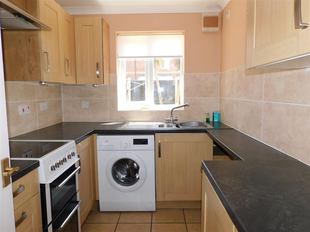 Property photo 2 of 9 Kitchen