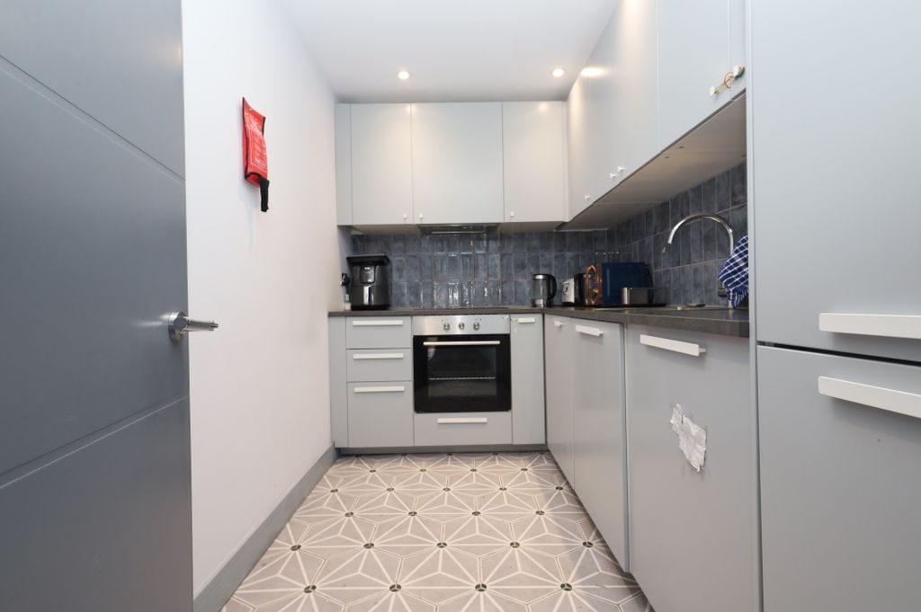 Property photo 2 of 3