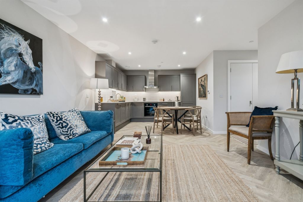 Property photo 1 of 21