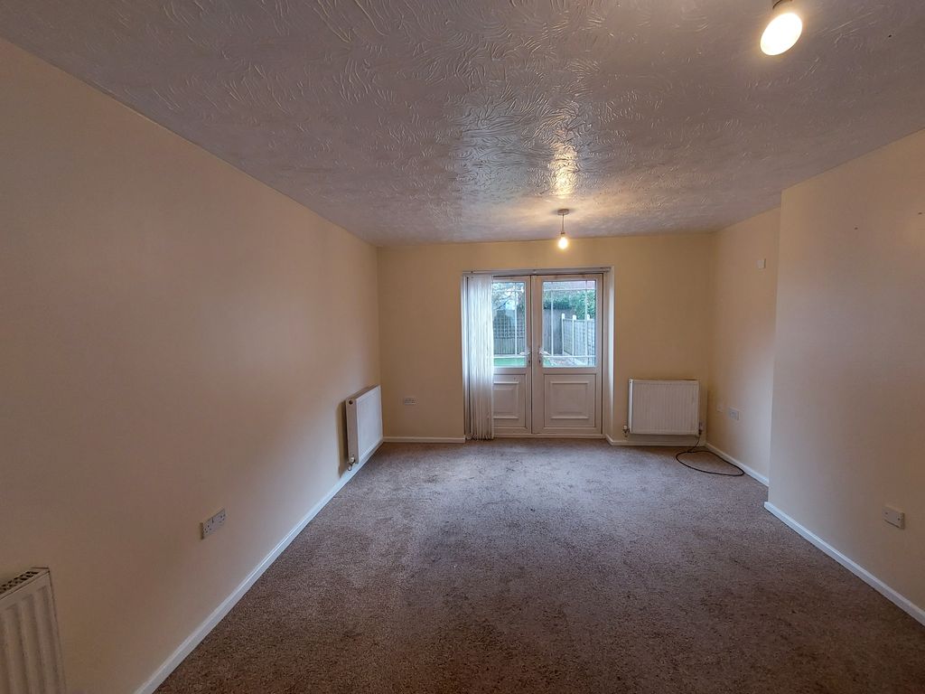 Property photo 2 of 10 Living Room