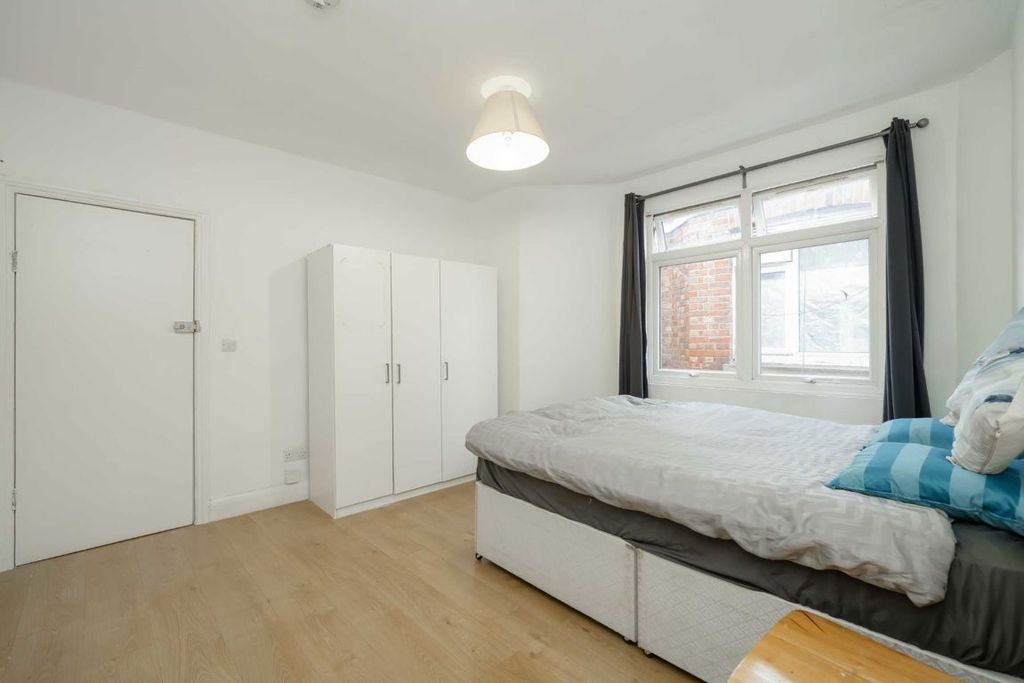 Property photo 2 of 5