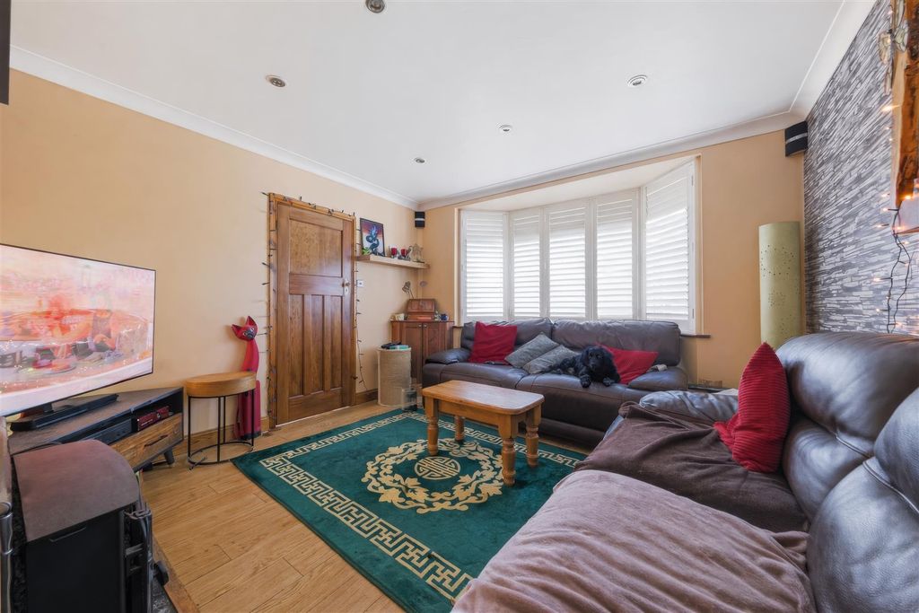 Property photo 2 of 29 82 Douglas (9).Png