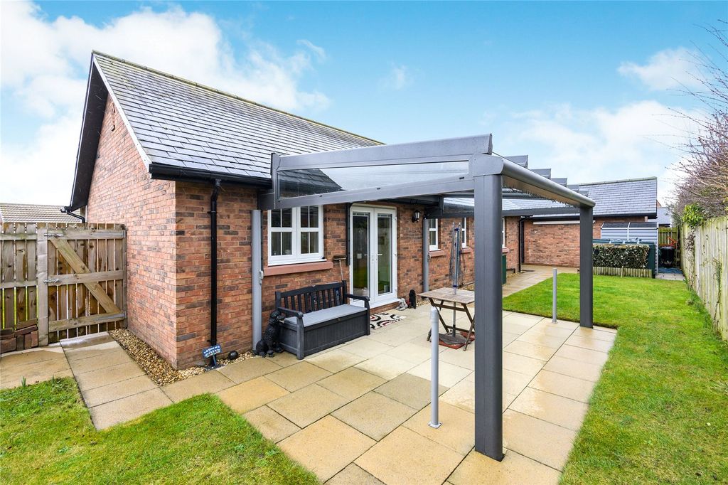 Property photo 3 of 10 External