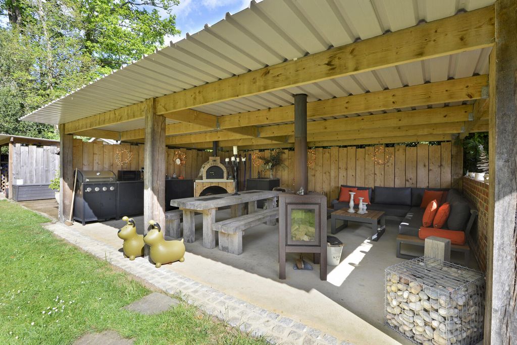 Property photo 2 of 17 Terrace / Patio