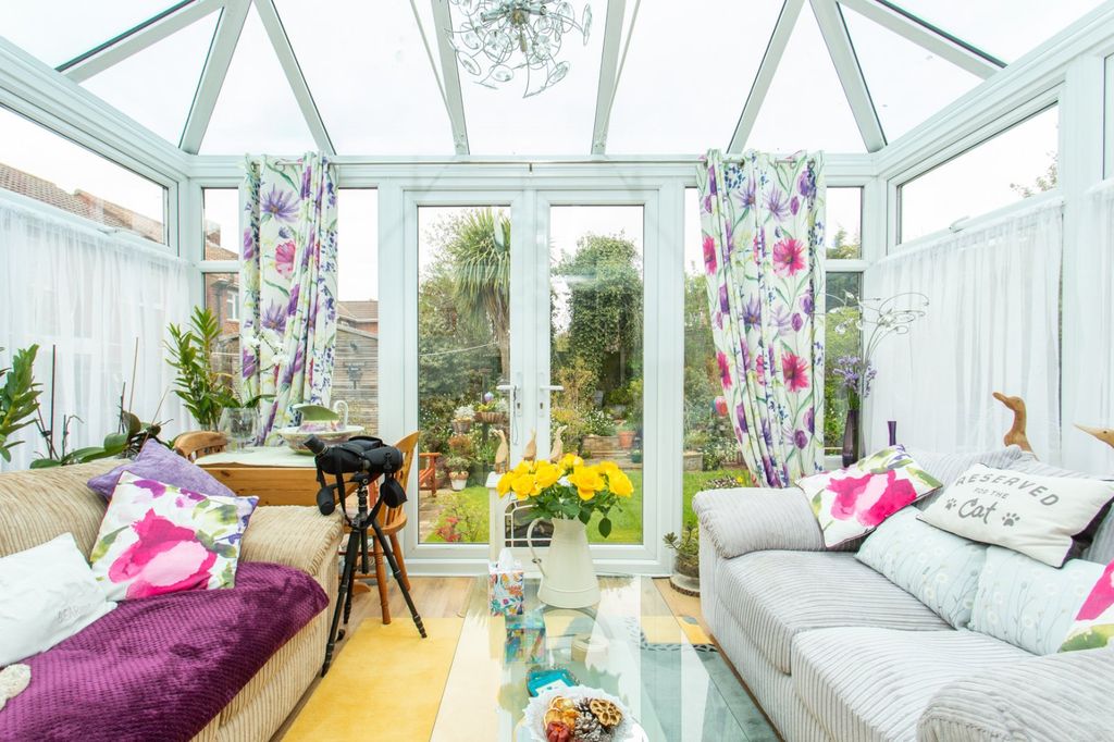 Property photo 3 of 17 Picture 3