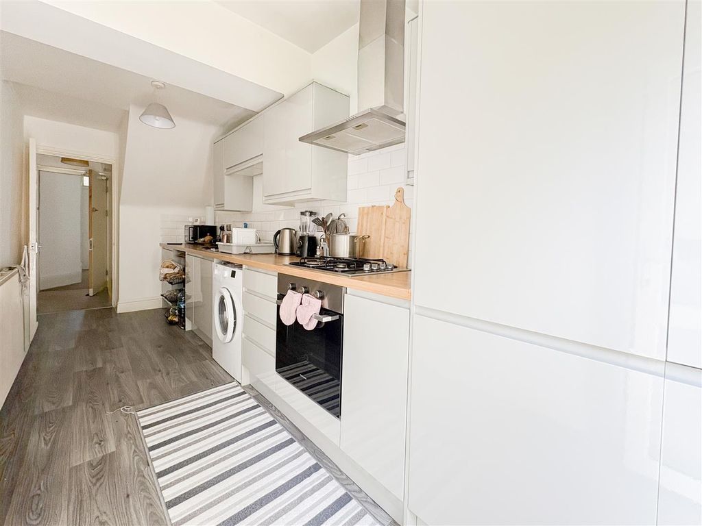 Property photo 3 of 20 Kitchen