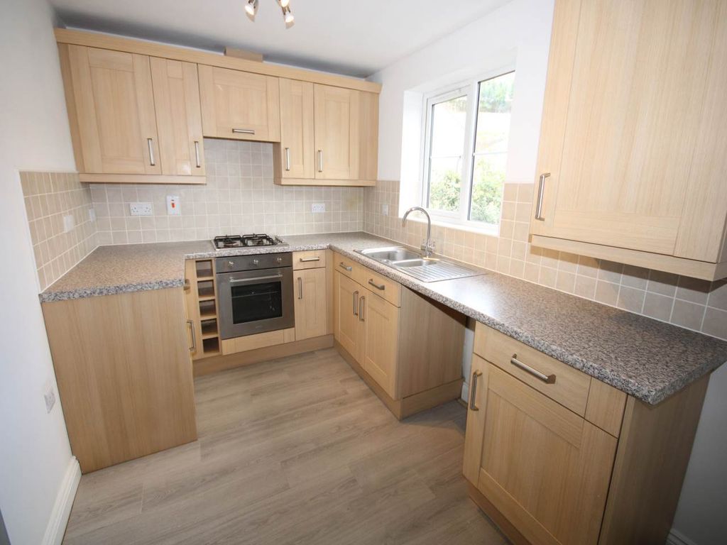 Property photo 2 of 7 Kit 1