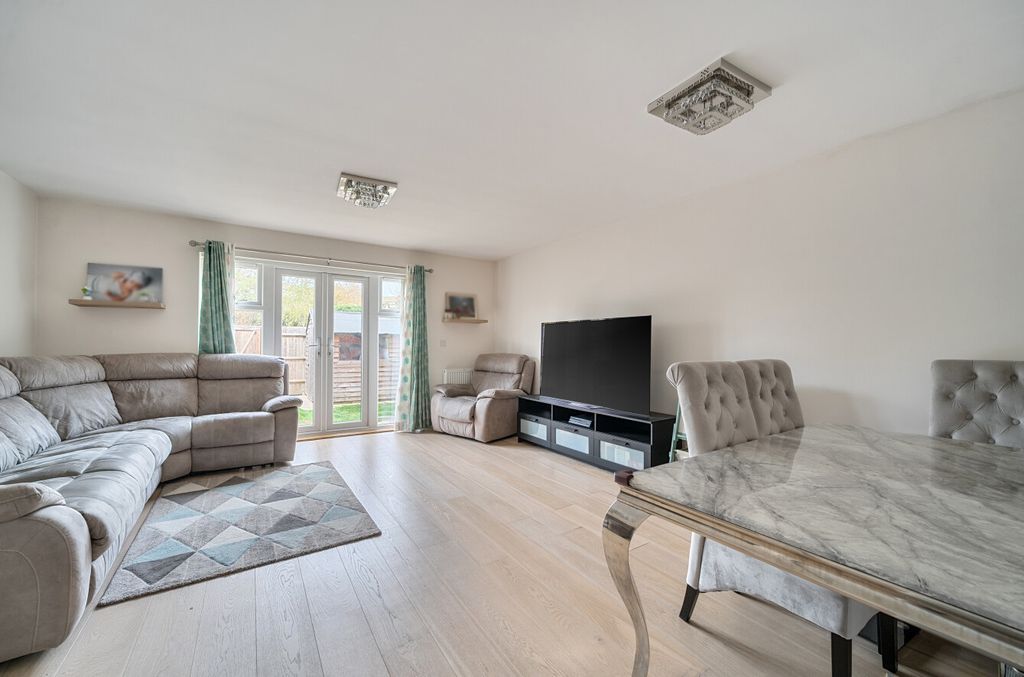 Property photo 2 of 19 1372440-7-6903709...