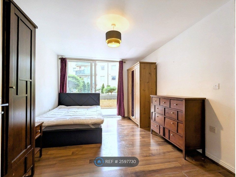 Property photo 2 of 10 Master Bedroom