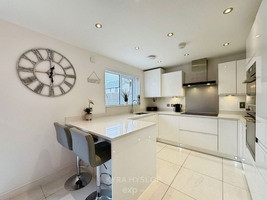 Property photo 2 of 24