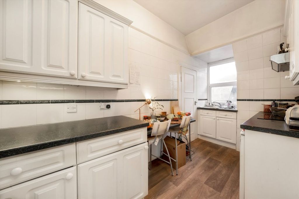 Property photo 3 of 4