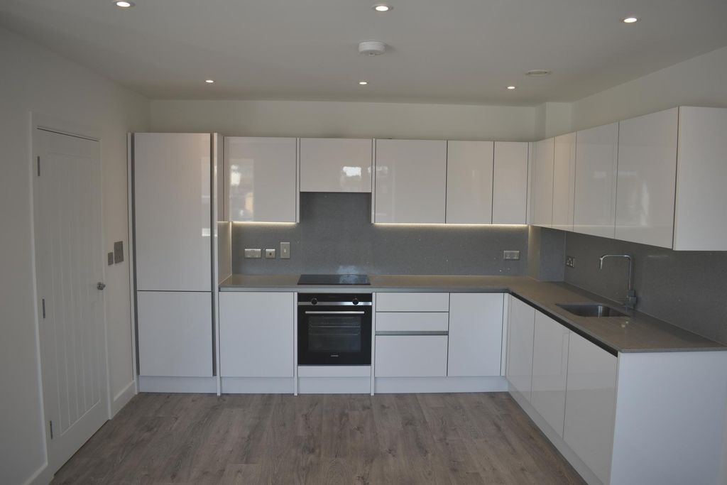 Property photo 2 of 10 Kitchen