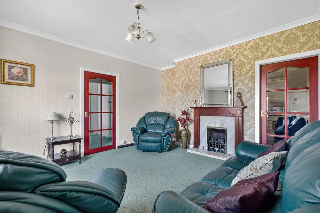 Property photo 2 of 23