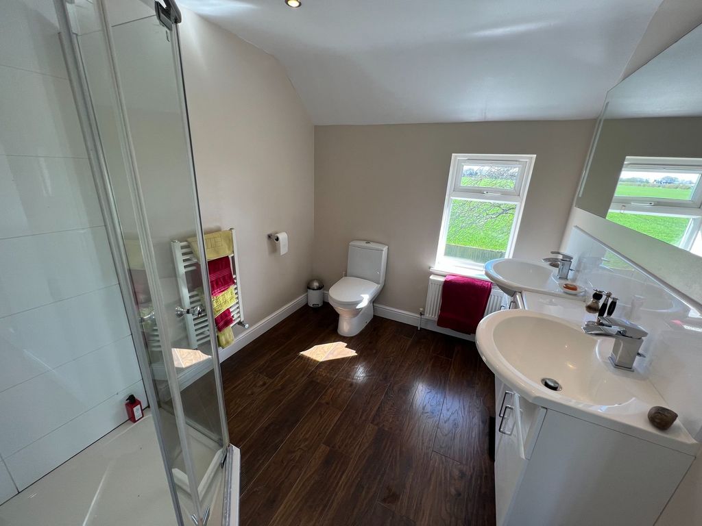 Property photo 3 of 20 Bathroom