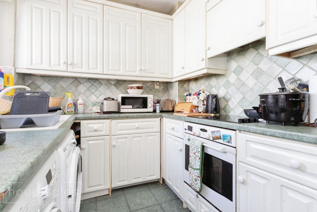 Property photo 2 of 9