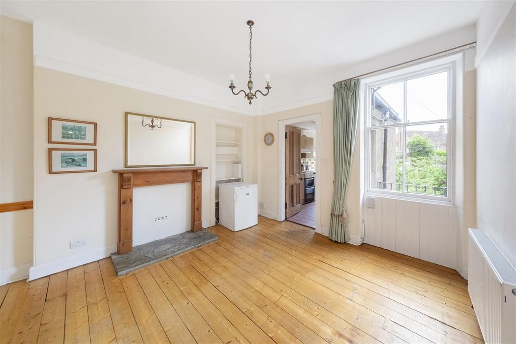 Property photo 2 of 26