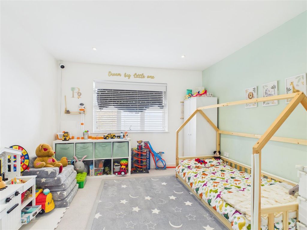 Additional image 8 of 2 bed flat for sale2 Hansler Grove, East Molesey KT8