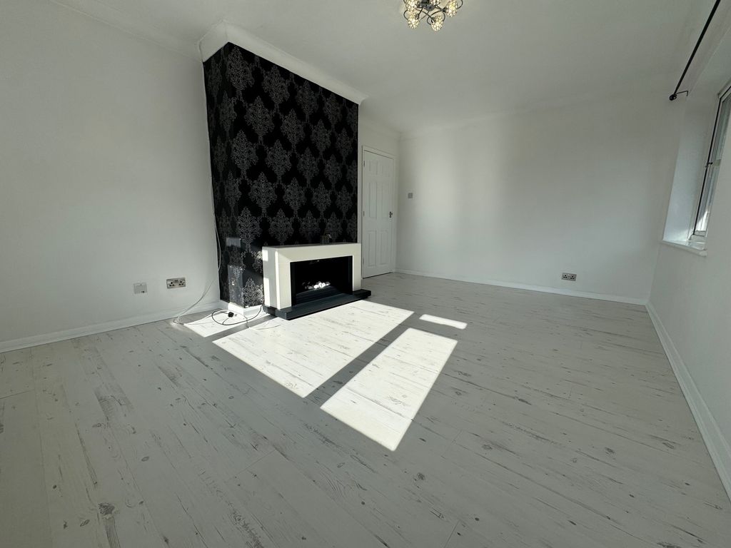 Property photo 3 of 8 Living Room