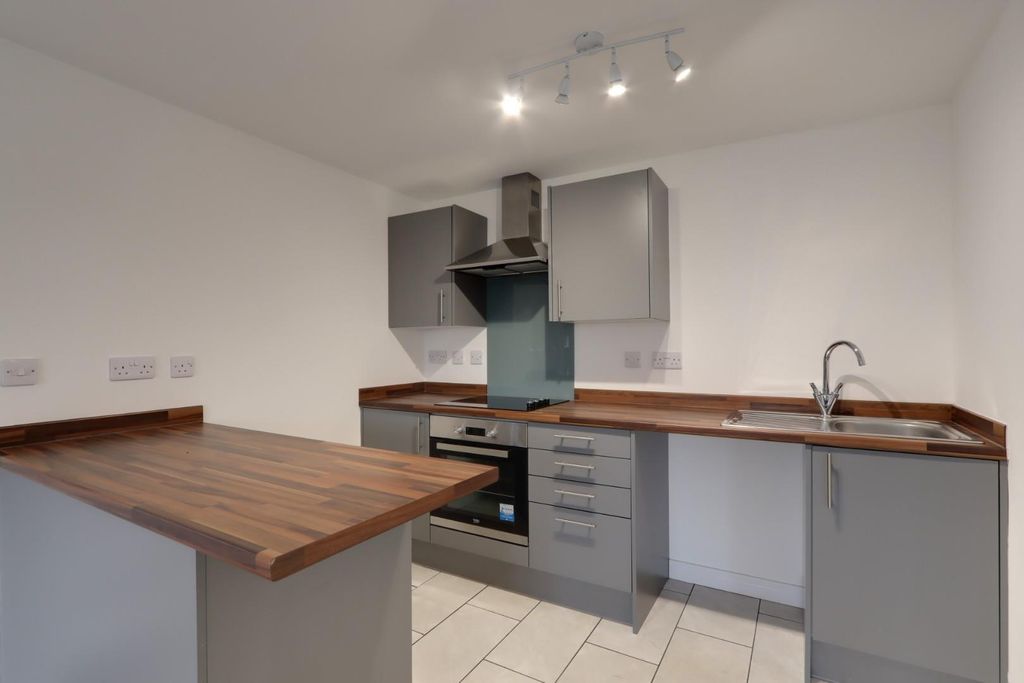 Property photo 3 of 5 Kitchen
