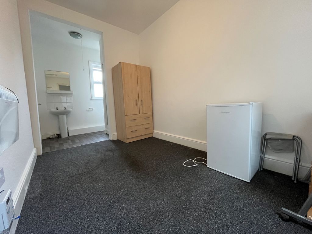 Property photo 2 of 8 1