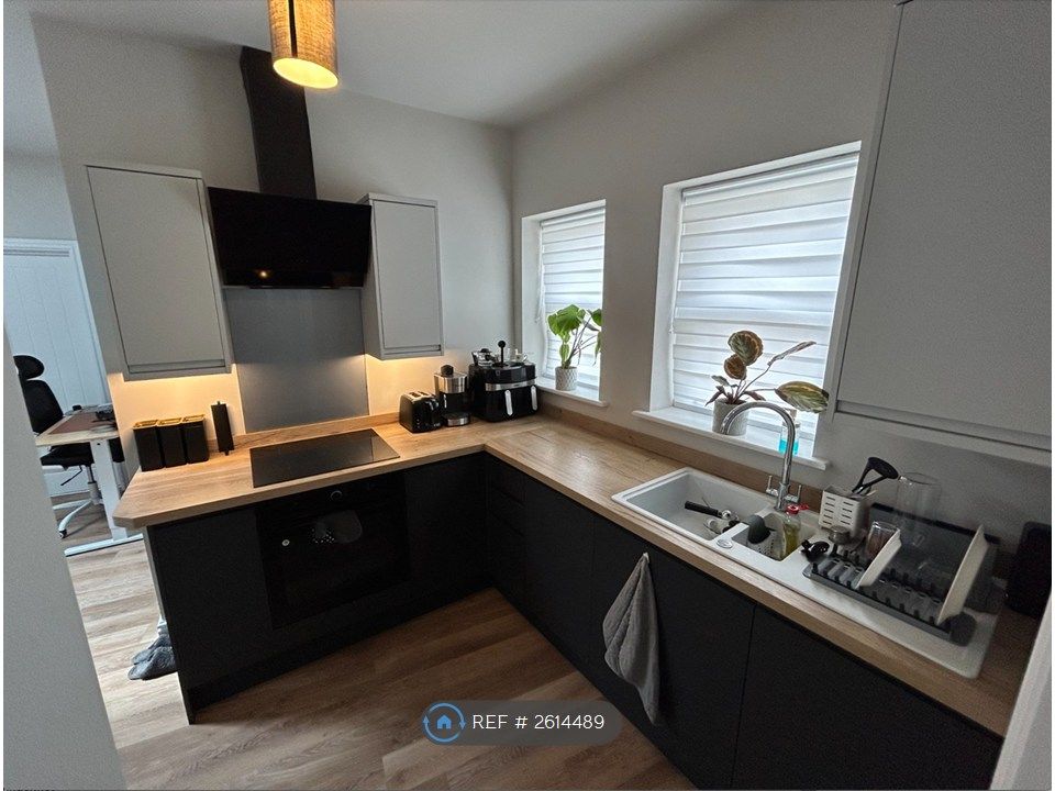 Property photo 1 of 8 Kitchen