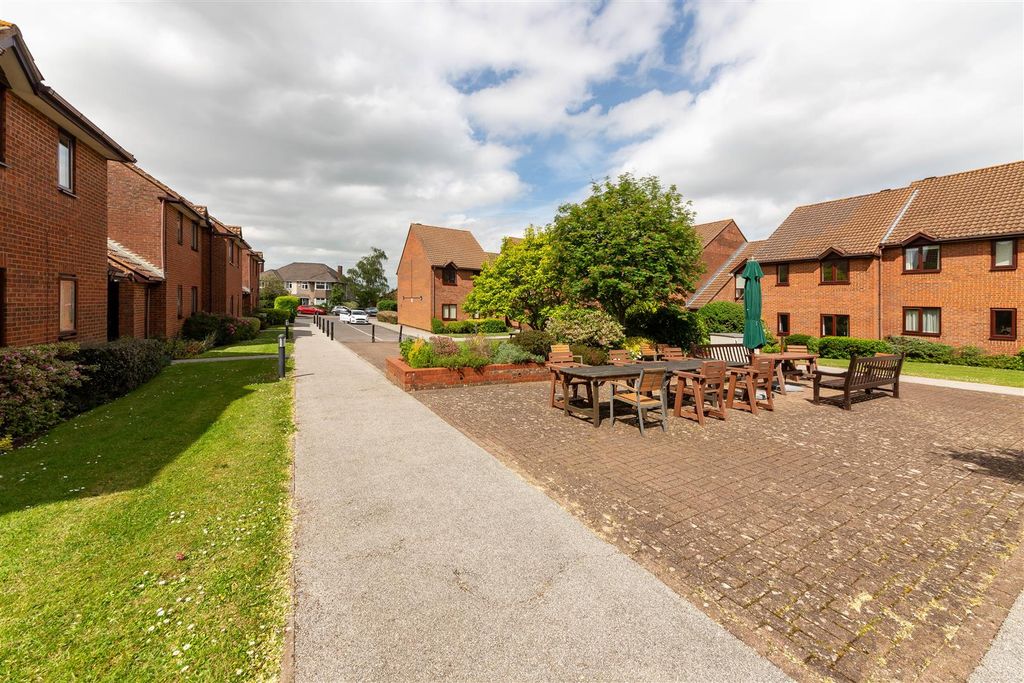 Property photo 2 of 16 32 Fallodon Court (2).Jpg