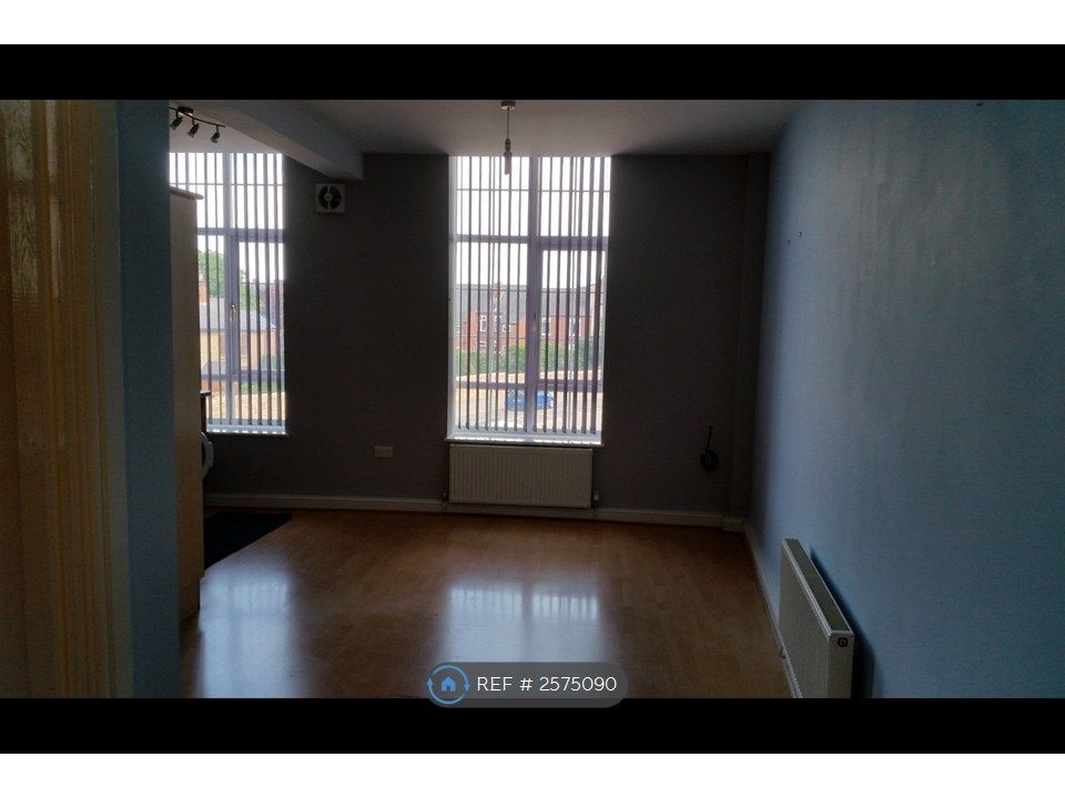 Property photo 3 of 25 Window Blinds On Double Glazed Windows