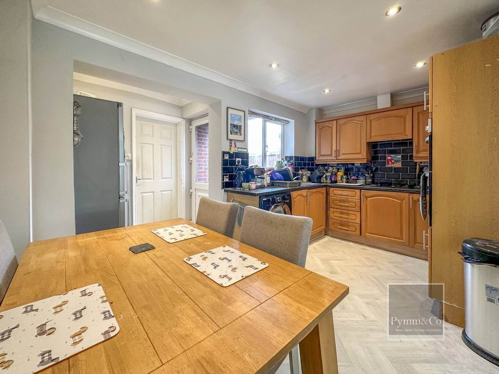 Property photo 3 of 23