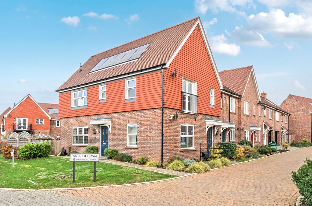 Property photo 1 of 10 1377370-1-690Cac7...