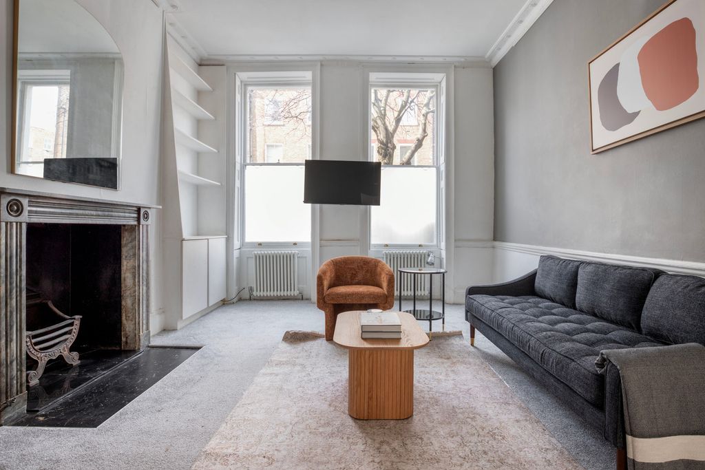 Property photo 1 of 20 Living Room