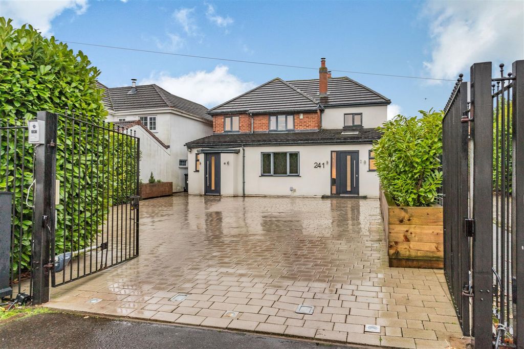 Property photo 1 of 34 8526847-Exterior09.Jpg