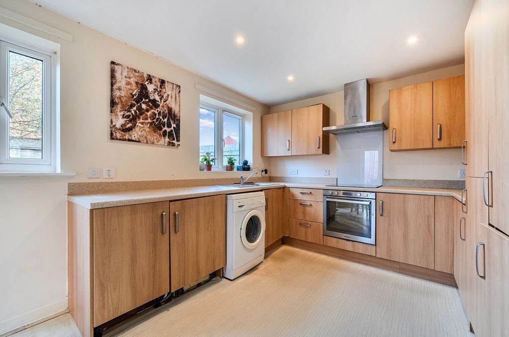 Property photo 2 of 13 1382581-11-691c51...