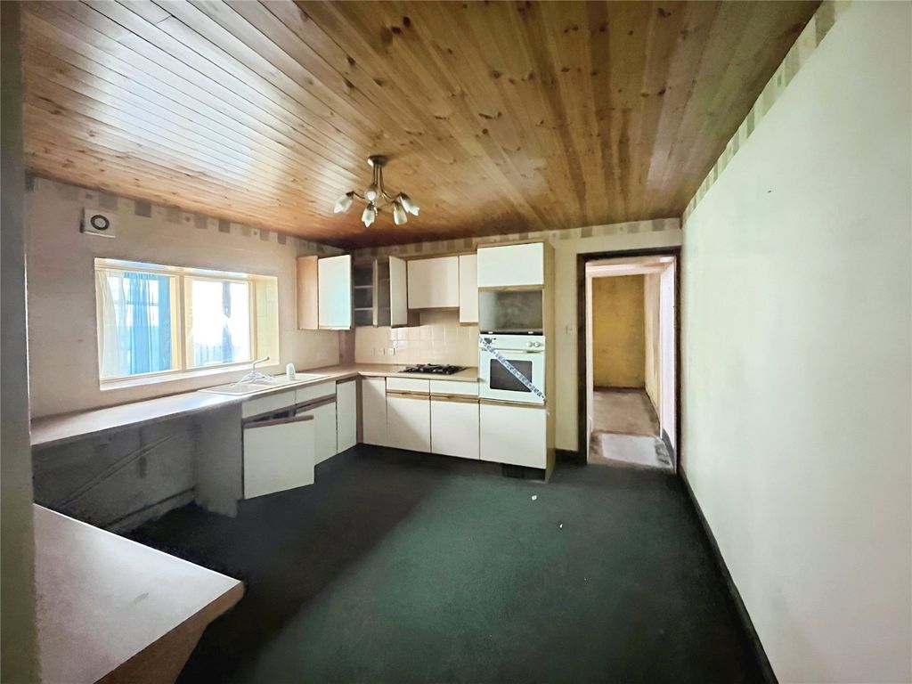 Property photo 3 of 10 Kitchen/Dining Room