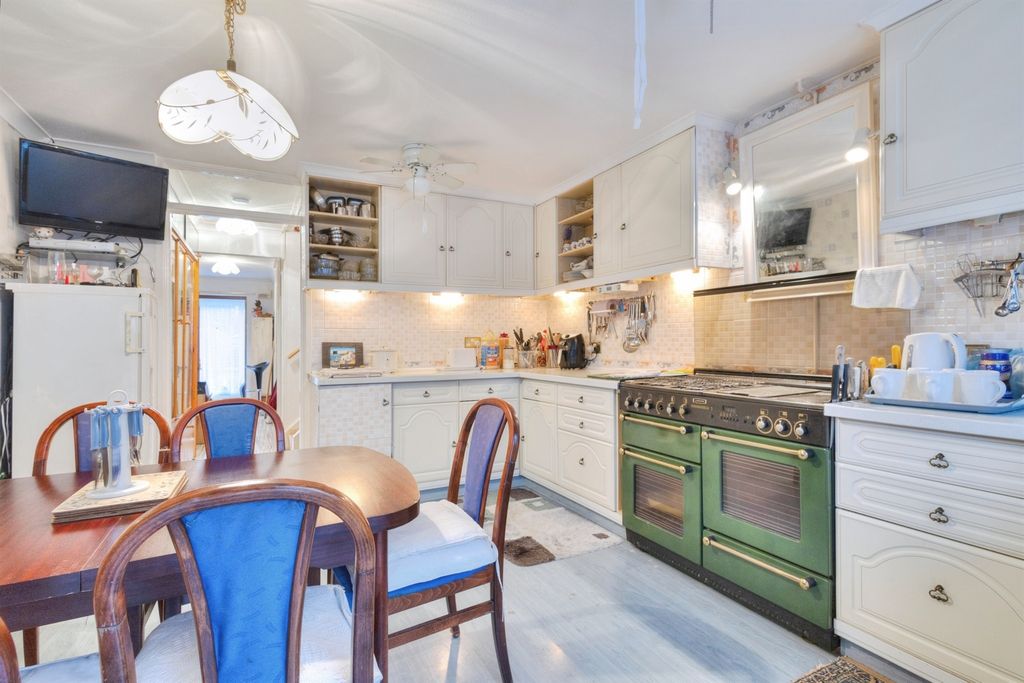 Property photo 2 of 27