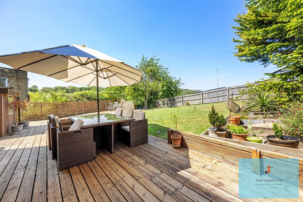 Property photo 3 of 18