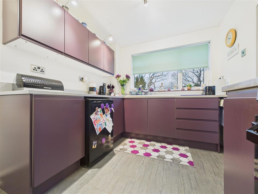 Property photo 3 of 13 Cam01407G0-Pr0068-Still006.Jpg